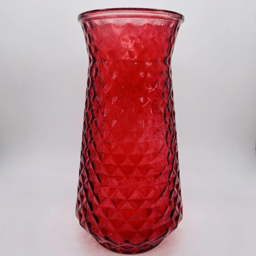 Vintage Paula DPS Diamond Pineapple Textured Pattern Red Art Glass Vase 9”